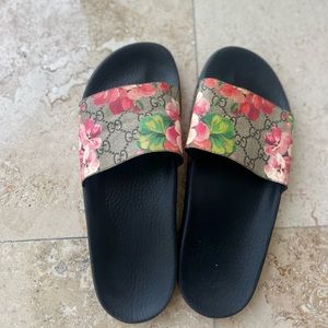 Gucci GG blooms flower slides